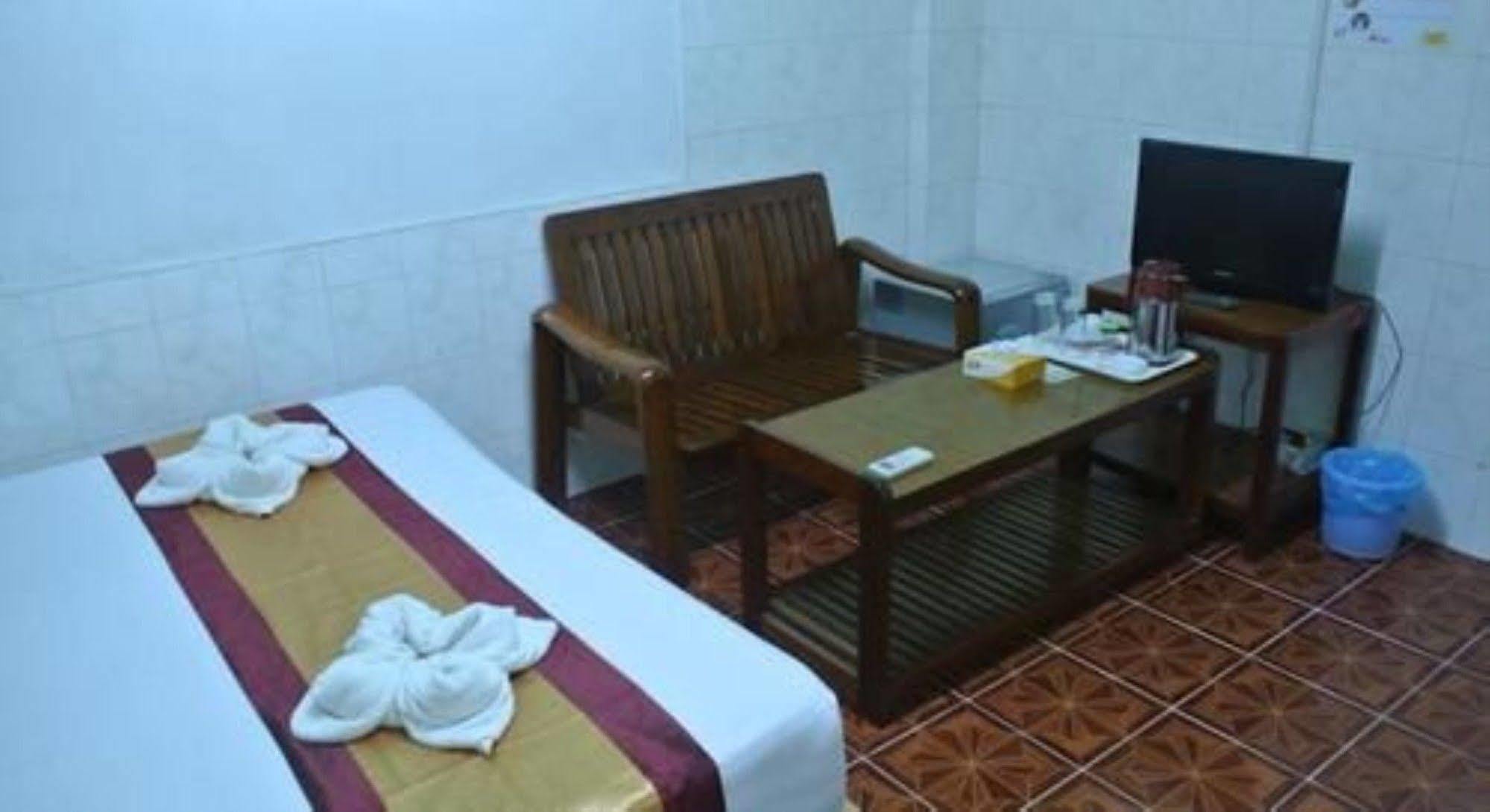 Silver Moon Hotel Yangon Exterior foto